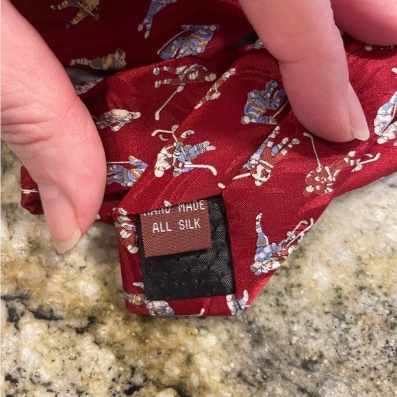 MUSEUM ARTIFACTS ALL SILK TIE IN BURGUNDY WITH HOCKEY PRINT - Picture 4 of 6